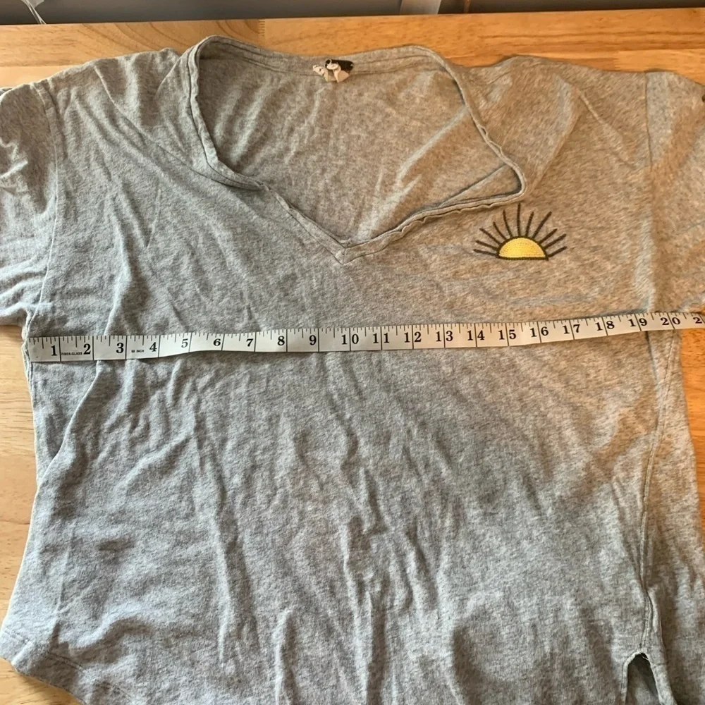 Free People Gray Short Sleeve Tee With Embroidered detail size XS - Picture 11 of 13